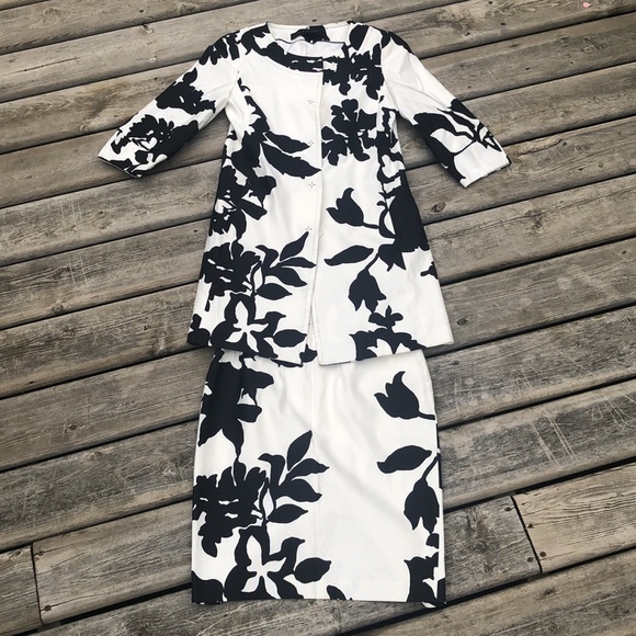 Elie Tahari Dresses & Skirts - Elie Tahari 2piece Skirt and Jacket Suit